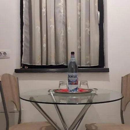 Mimi's Place Апартаменти